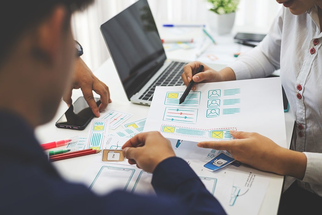 Equipo de marketing de d-Style analizando datos para optimizar una campaña